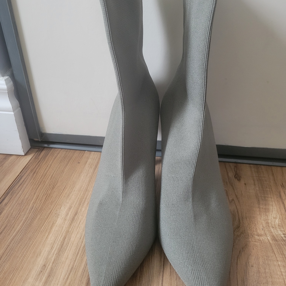 Forever 21 Chic Olive Green Pointed Toe Boots